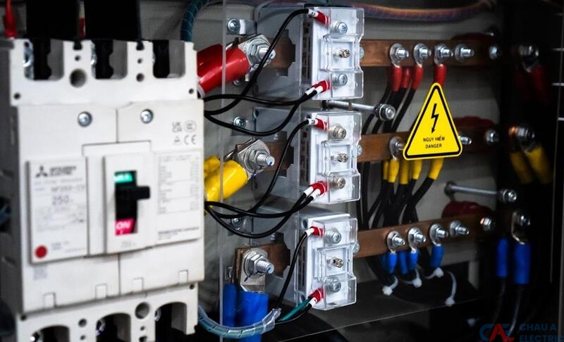 Tụ bù bật tắt bằng Contactor