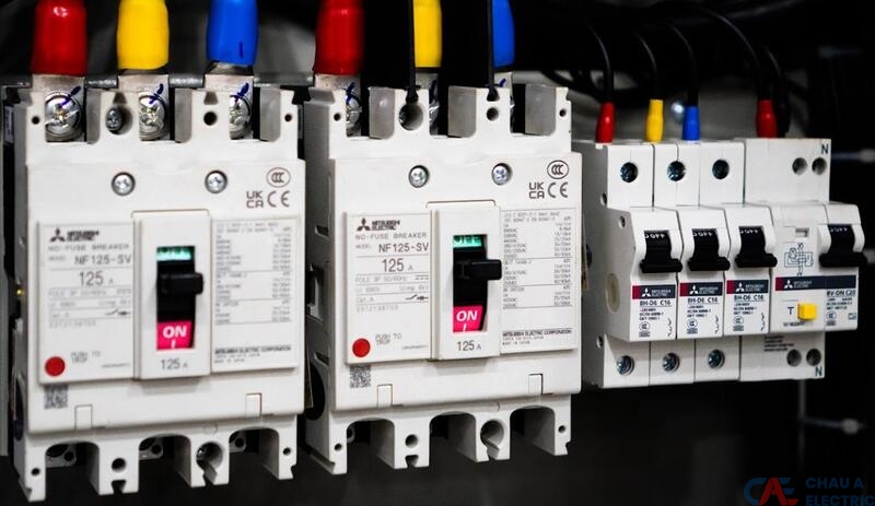 Khởi động từ là gì? Cấu tạo, nguyên lý hoạt động và ứng dụng 1 Khởi động từ là thiết bị quan trọng trong hệ thống điện và điều khiển công nghiệp