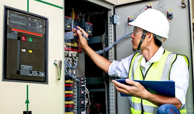 Điện công nghiệp là lĩnh vực điện, vật liệu cũng như các thiết bị điện