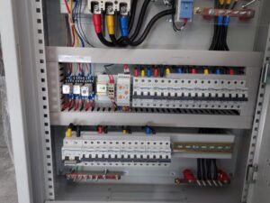 Cách bố trí thiết bị trong tủ điện công nghiệp