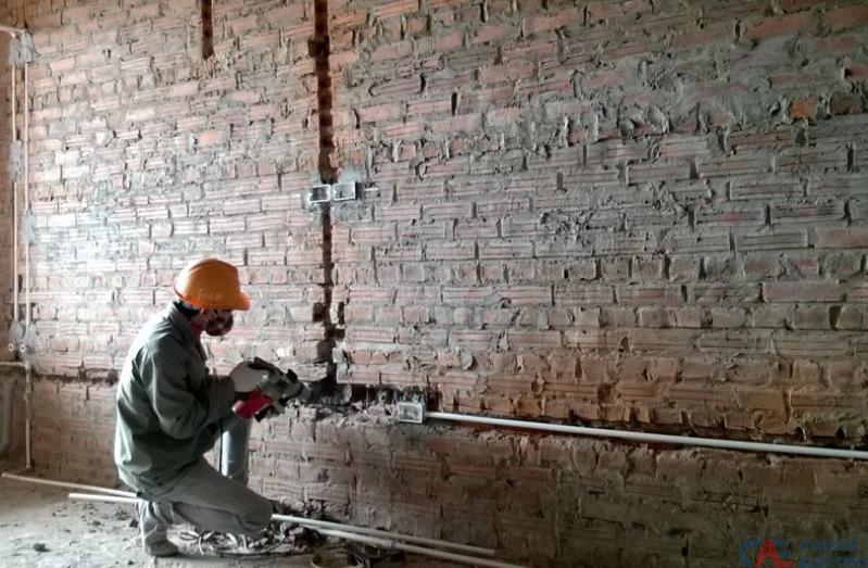 Tuy nhiên, đi dây điện âm tường sẽ gặp khó khăn khi sửa chữa