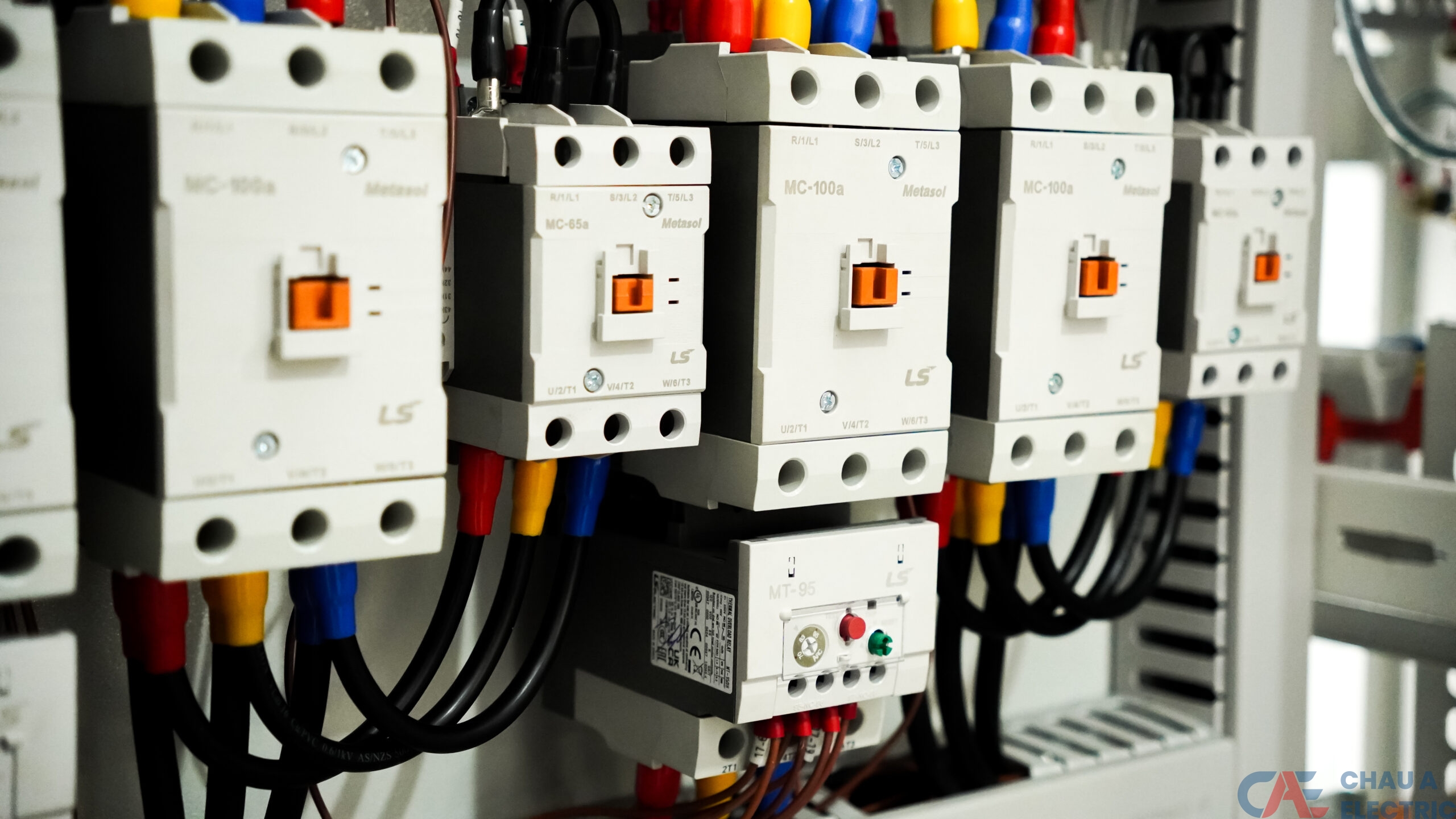 Nên chọn contactor cho tải lớn (>10A-15A)