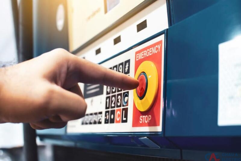 Nút dừng khẩn cấp được ứng dụng rộng rãi, giúp ngăn ngừa sự cố đột ngột