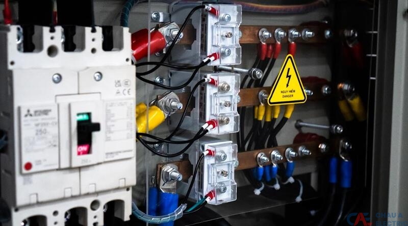 Cầu đấu dây dùng để đấu nối các dây dẫn điện
