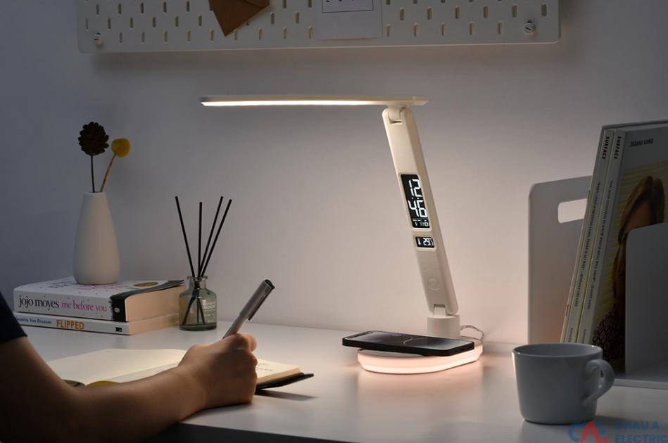 Đèn học tích hợp sạc USB và đồng hồ